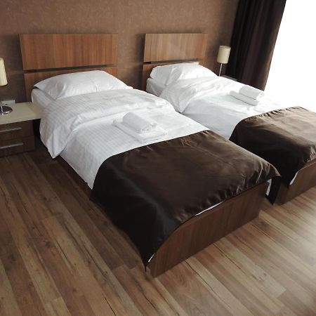 Hb Brilliant Hotel Braşov Buitenkant foto