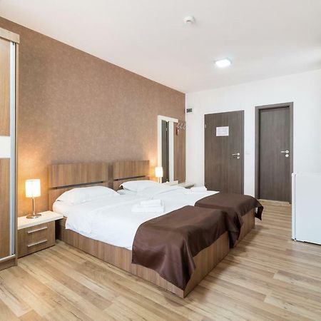 Hb Brilliant Hotel Braşov Buitenkant foto