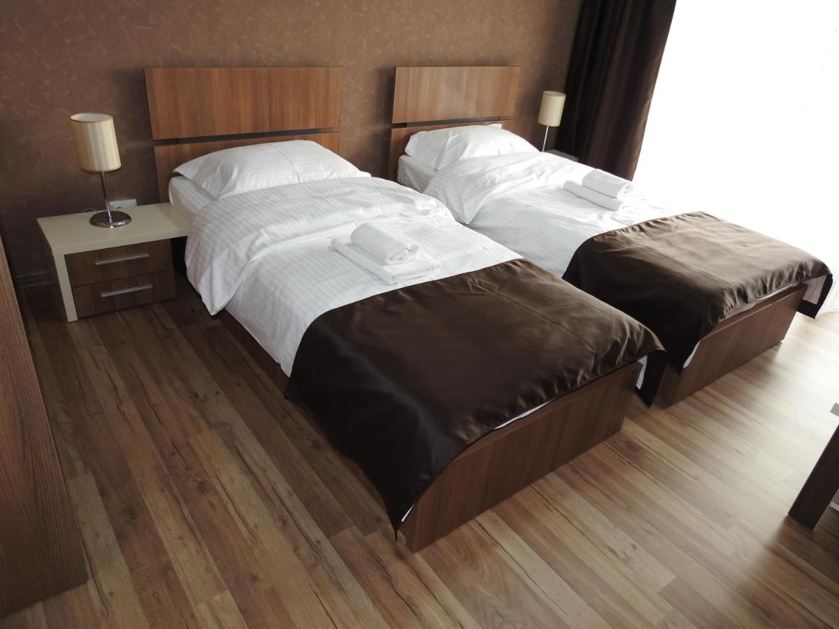Hb Brilliant Hotel Braşov Buitenkant foto