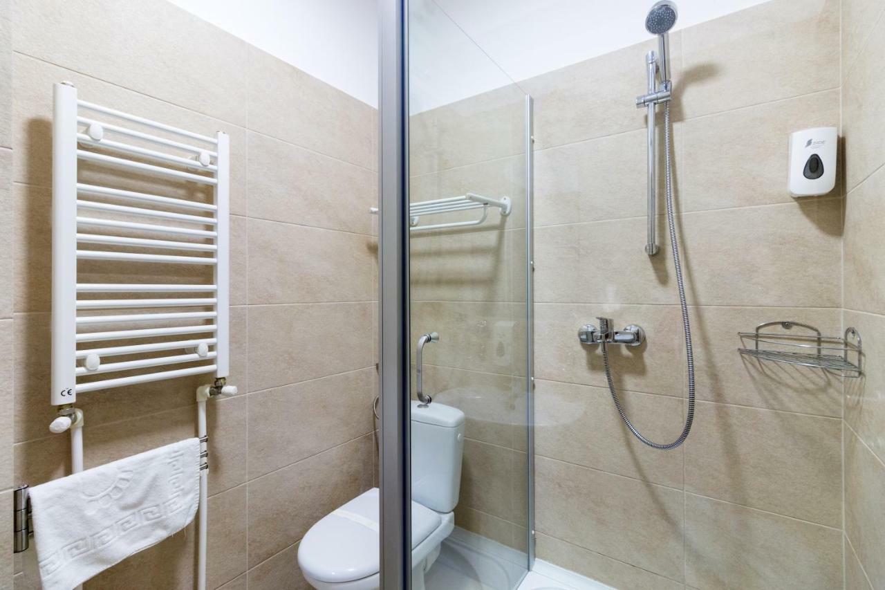 Hb Brilliant Hotel Braşov Buitenkant foto