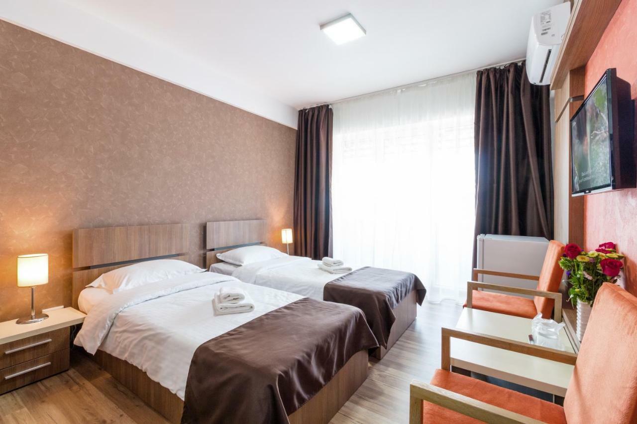 Hb Brilliant Hotel Braşov Buitenkant foto